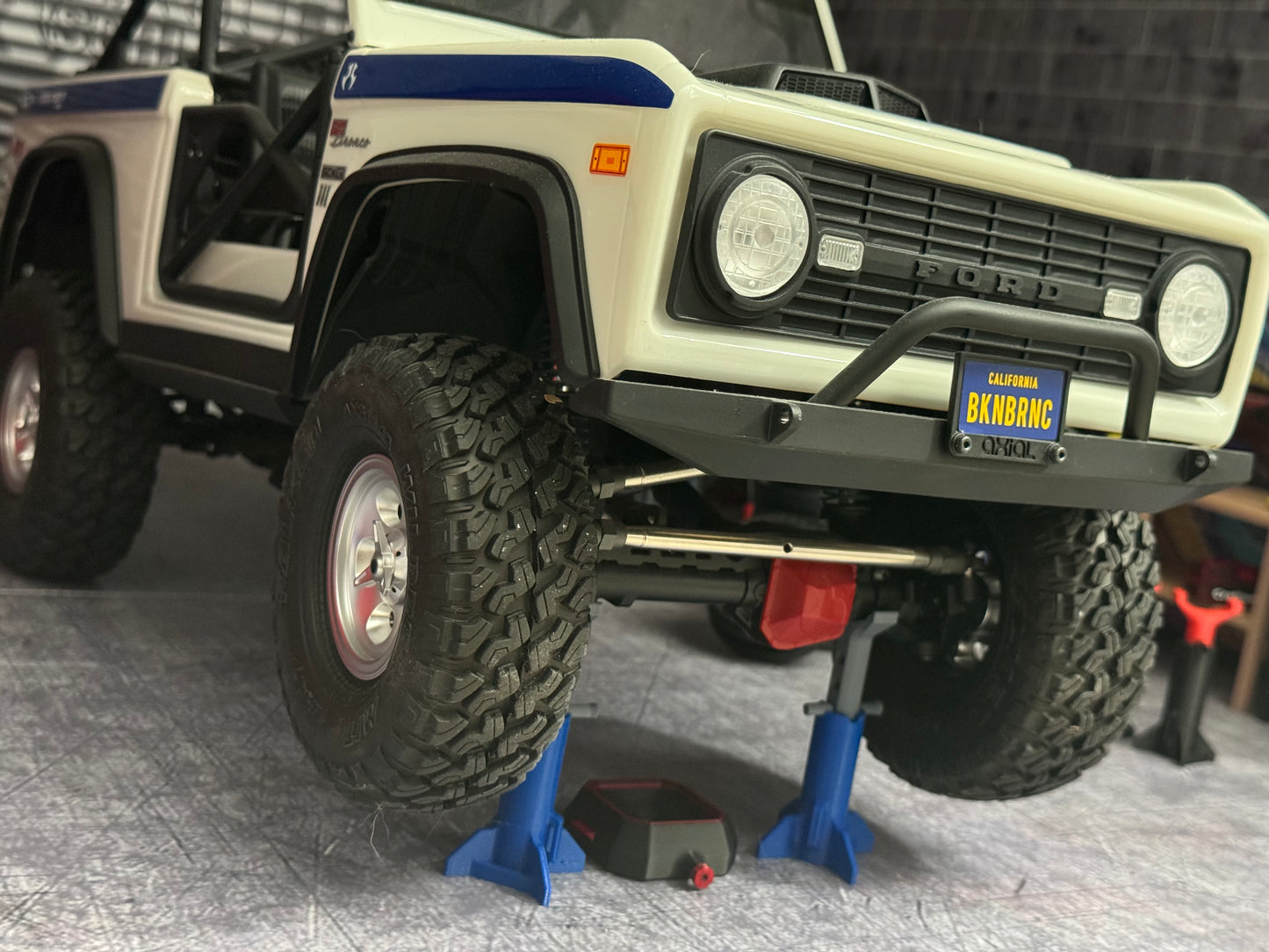 1Tenth - Scale Jack Stands