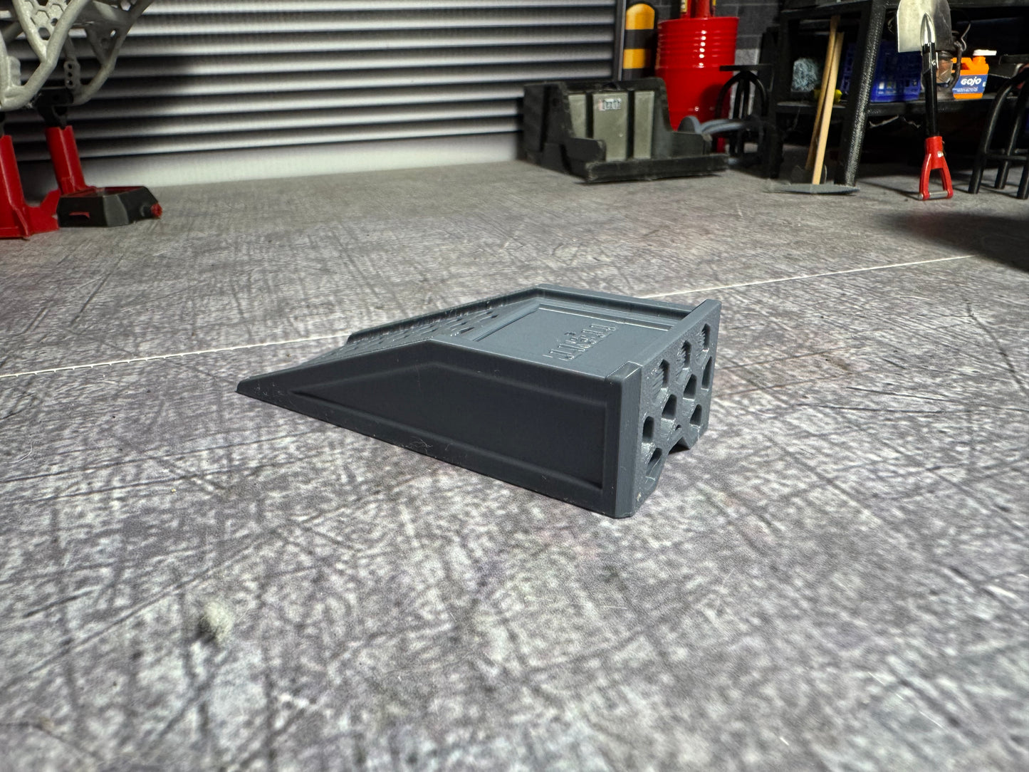 1Tenth - Scale Floor Ramps