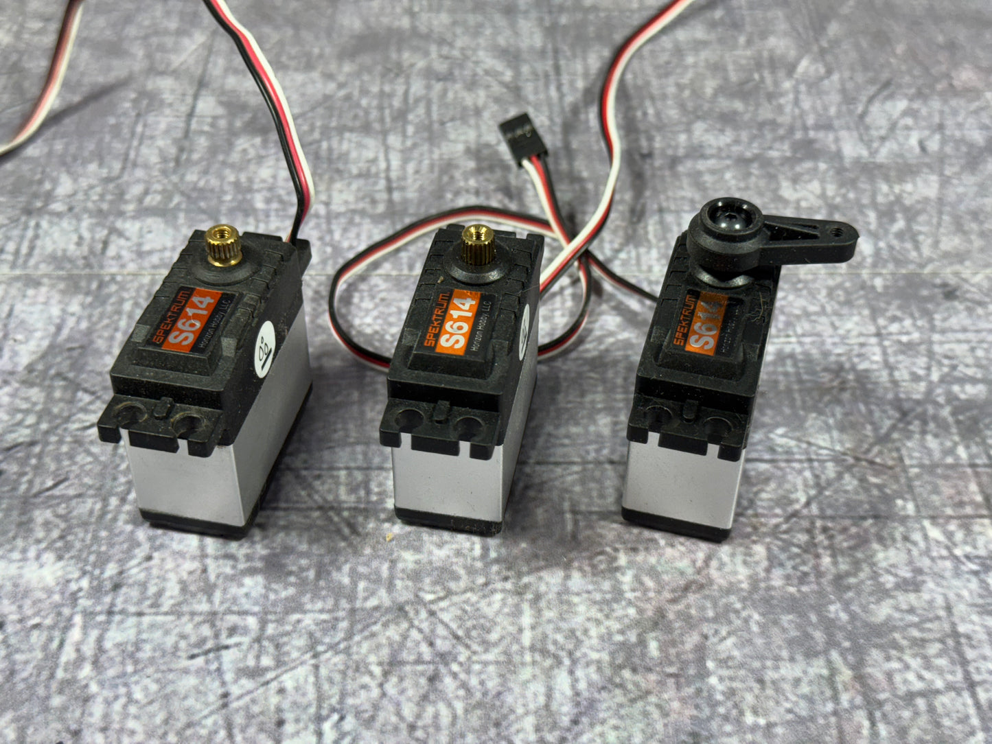 3 x Spectrum S613 Servos