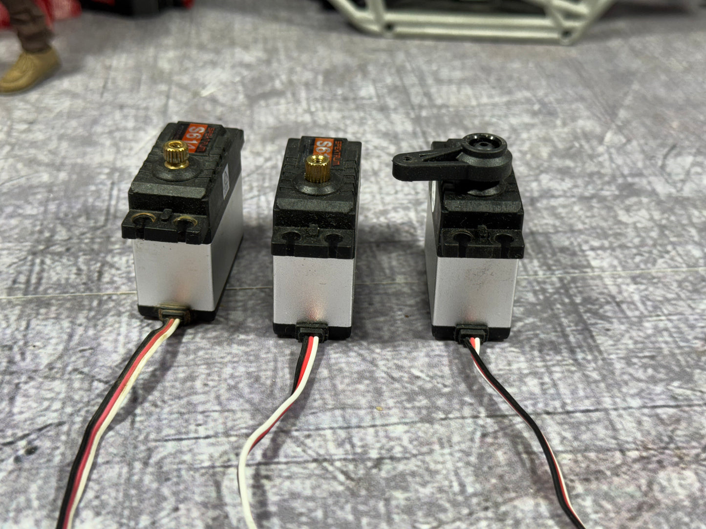 3 x Spectrum S613 Servos