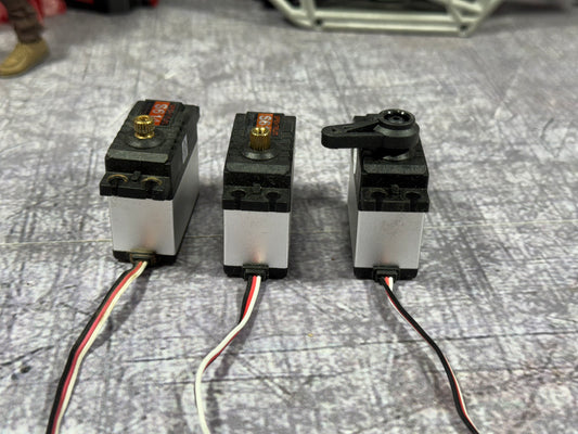 3 x Spectrum S613 Servos